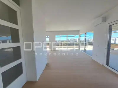 Luksuzni dvoetažni penthouse u Velikoj Gorici – privatni ulaz liftom u dnevni bo - 7