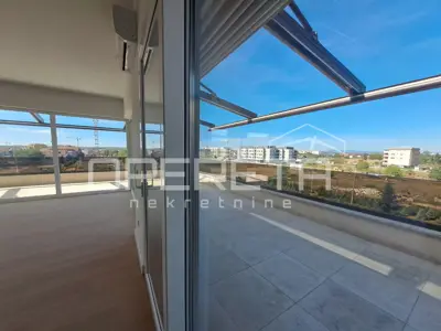 Luksuzni dvoetažni penthouse u Velikoj Gorici – privatni ulaz liftom u dnevni bo - 2