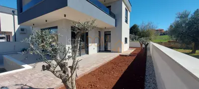 * Prekrasna dvojna vila u Medulinu super lokacija * - 2