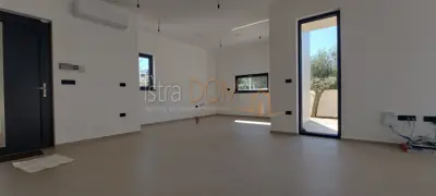 * Prekrasna dvojna vila u Medulinu super lokacija * - 8