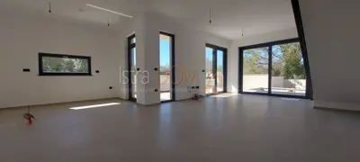 * Prekrasna dvojna vila u Medulinu super lokacija * - 7