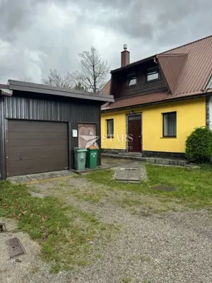 Kuća 51 m², Delnice blizu centra - 2 stana i garaža - 10