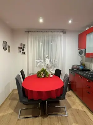 Kuća 51 m², Delnice blizu centra - 2 stana i garaža - 5