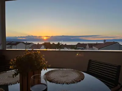 Apartman 47 m², Malinska na Krku, velika terasa i pogled na more - 6