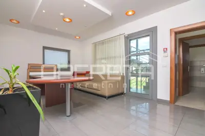Commercial property for rent in Odra, 220 m² - 16