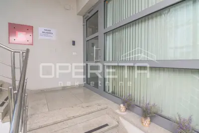 Commercial property for rent in Odra, 220 m² - 9
