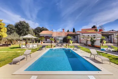 Pula, okolica, kuća na obali i prestižnoj lokaciji - 12