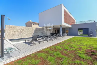 Vila 200 m², Svetvinčenat - nova, bazen i ljetna kuhinja