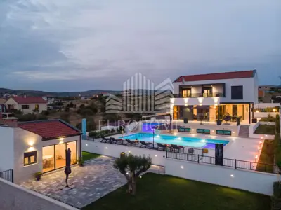 Villa 240 m², Vrana - 4 bedrooms and pool