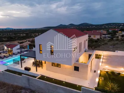 Villa 240 m², Vrana - 4 Schlafzimmer und Pool - 7