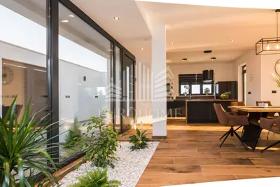 Villa 240 m², Vrana - 4 Schlafzimmer und Pool - 21