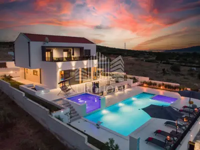 Villa 240 m², Vrana - 4 Schlafzimmer und Pool - 2
