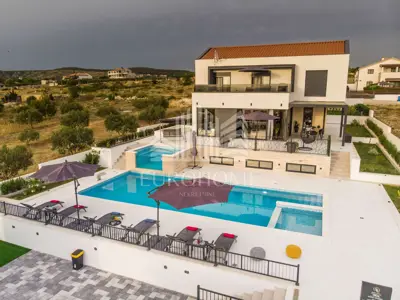 Villa 240 m², Vrana - 4 Schlafzimmer und Pool - 8