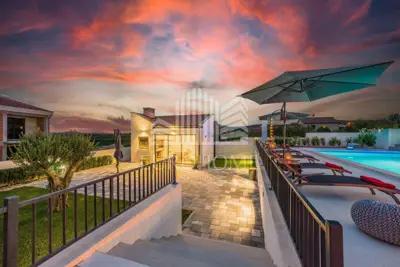 Villa 240 m², Vrana - 4 Schlafzimmer und Pool - 9