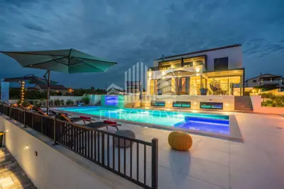 Villa 240 m², Vrana - 4 Schlafzimmer und Pool - 3
