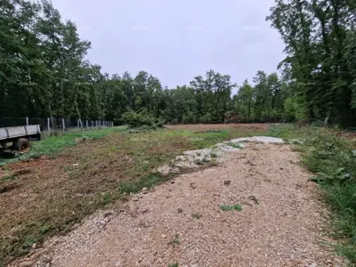 Prodaje se građevinsko zemljište od 1236 m², s građevinskom dozvolom i projektom, Brtonigla - 2