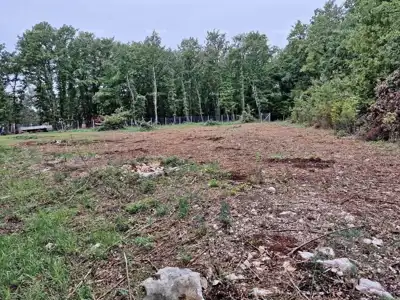 Prodaje se građevinsko zemljište od 1236 m², s građevinskom dozvolom i projektom, Brtonigla - 4