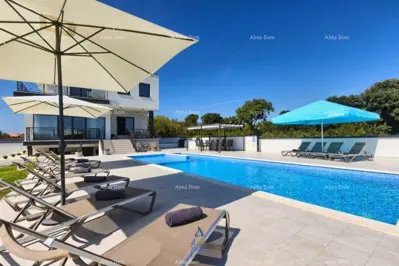 Villa in Fažana, in der Nähe von Stränden und Brijuni, Garten und Pool