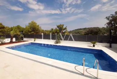 Villa 237 m², Rogač auf Šolta - am Meer und mit Privatsphäre