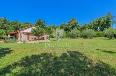 Kuća 144 m², Lovrečica, velika okućnica i mir
