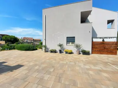 House for sale in Bale, 370 m² - 9