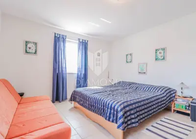 Kuća 448 m², Umag - bazen i okućnica - 10