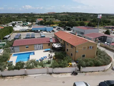 Kuća 500 m², Banjole, bazen i privatnost
