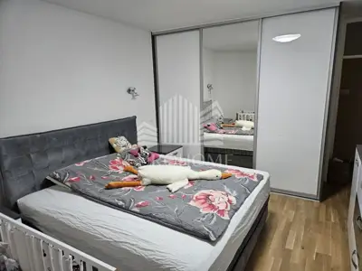 Wohnung 98 m², Sloboština - 3 Schlafzimmer und Balkon