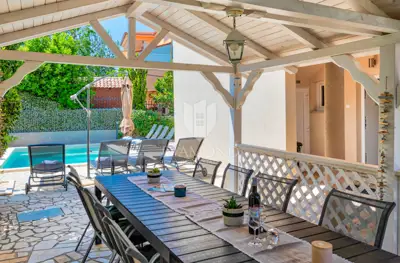Spacious house with a pool in Ližnjan - 2