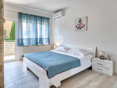 Spacious house with a pool in Ližnjan - 15