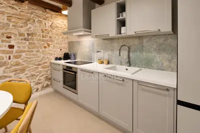 Steinhaus 120 m², Bale - kunstvoll gestaltetes Zuhause - 7