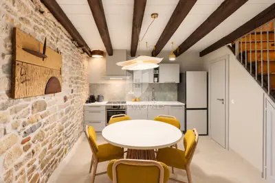 Steinhaus 120 m², Bale - kunstvoll gestaltetes Zuhause - 5