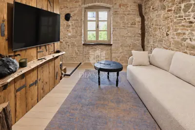 Steinhaus 120 m², Bale - kunstvoll gestaltetes Zuhause - 3