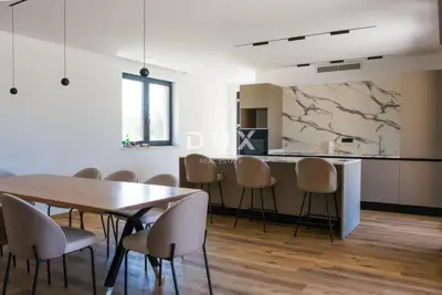 Haus 377 m², Višnjan - Pool und Sommerküche - 11