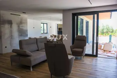 Haus 377 m², Višnjan - Pool und Sommerküche - 15