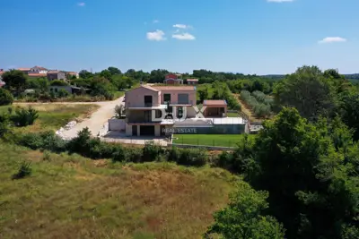 Haus 377 m², Višnjan - Pool und Sommerküche