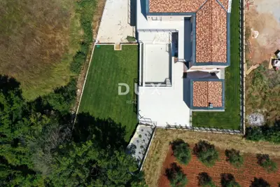 Haus 377 m², Višnjan - Pool und Sommerküche - 6