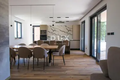 Haus 377 m², Višnjan - Pool und Sommerküche - 12