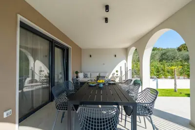 Haus zum Kauf in Buje, 384 m² - 14