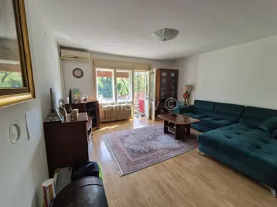 Maksimir, kuća u nizu na 5etaža površine 220 m², dvorište, parking