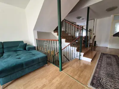 Maksimir, kuća u nizu na 5etaža površine 220 m², dvorište, parking - 8