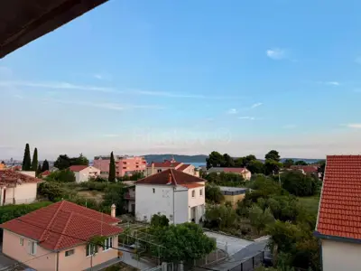 Stambeno-poslovna nekretnina u Kaštel Kambelovcu, pogled na more