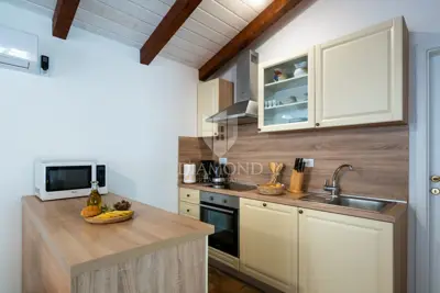 Kamena kuća 149 m², Krnica - bazen i okućnica - 20