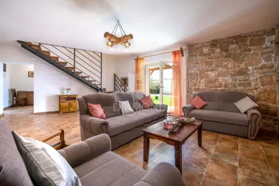 Kamena kuća 149 m², Krnica - bazen i okućnica - 16