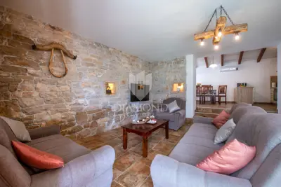 Kamena kuća 149 m², Krnica - bazen i okućnica - 15