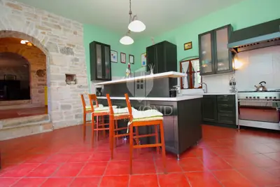 Kuća 300 m², Žminj - grijani bazen i sauna - 10
