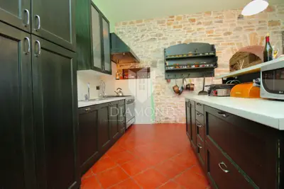 Kuća 300 m², Žminj - grijani bazen i sauna - 11