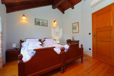 Kuća 300 m², Žminj - grijani bazen i sauna - 20