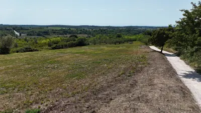 Građevinsko zemljište 1 031 m², Buje - pogled na more - 6