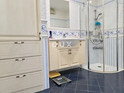 Stone house 169 m², Omišalj - old town center and garden - 11
